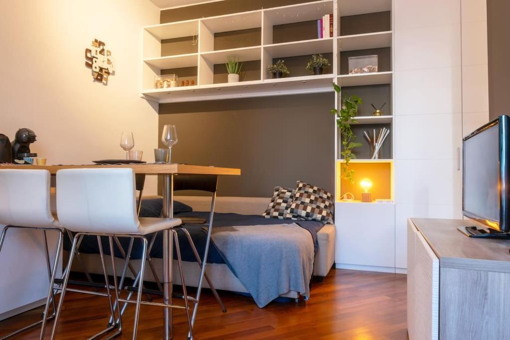 Apartment - 10 Min Duomo- M3 - Urban Retreat *